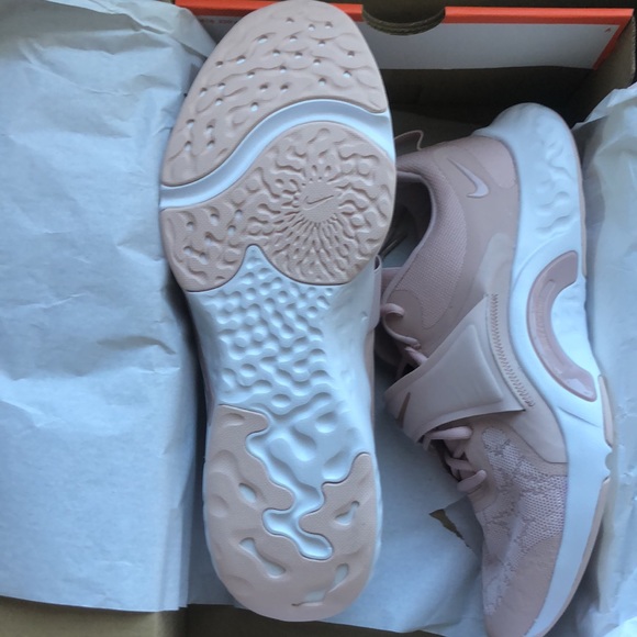 Women’s Nikes - Picture 3 of 3